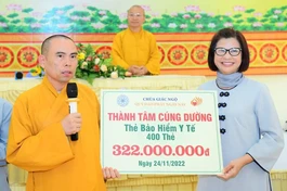 Cúng dường 400 thẻ bảo hiểm y tế đến Tăng Ni sinh