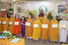 Tăng Ni Phật giáo quận Gò Vấp nhận Giấy khen của Ủy ban MTTQVN