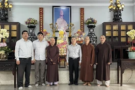 Đoàn Ban Tôn giao TP.HCM thăm và chúc Tết đến Phật giáo quận Gò Vấp sáng 10-1 - Ảnh: Q.Nghĩa