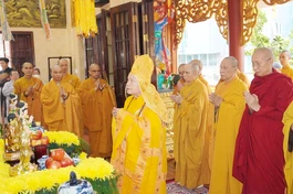 Hòa thượng Thích Thiện Nhơn, Chủ tịch Hội đồng Trị sự GHPGVN niêm hương bạch Phật, khai đàn Pháp hội Dược Sư 