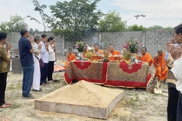 Khóa lễ cầu nguyện cho công trình sớm thành tựu phục vụ nhu cầu tâm linh bà con Phật tử - Ảnh: TKQ