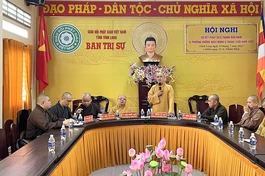 Thượng tọa Thích Lệ Lạc, Ủy viên Hội đồng Trị sự, Trưởng ban Trị sự GHPGVN tỉnh Vĩnh Long phát biểu tại buổi làm việc đầu năm Quý Mão