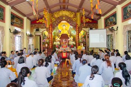 Phân ban Gia đình Phật tử TP.HCM tổ chức Khóa tu Bát quan trai giới 