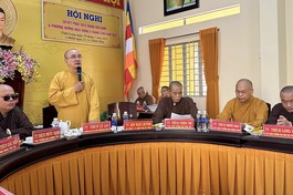 Thượng tọa Thích Lệ Lạc, Trưởng ban Trị sự GHPGVN tỉnh Vĩnh Long chủ tọa phiên họp