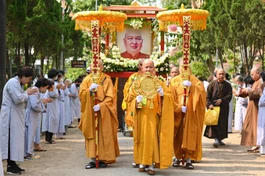 Giới tử cung thỉnh di ảnh Hòa thượng Thích Đắc Pháp về giới đàn chùa Phật Ngọc Xá Lợi