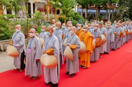 Giới tử Ni thuộc Đại giới đàn Đắc Pháp làm thủ tục nhập chúng tại chùa Hội Đức