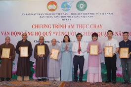 Ban Trị sự Phật giáo Q.3, Tăng Ni, Phật tử và các mạnh thường quân đóng góp quỹ "Vì người nghèo" của quận