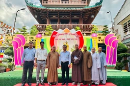 Đoàn Ban Tôn giáo TP.HCM chúc mừng Phật đản đến Ban Trị sự GHPGVN Q.10