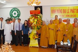 Đoàn UBTƯMTTQVN chúc mừng Phật đản Phật lịch 2567 tại Văn phòng II T.Ư