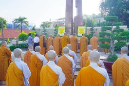 Ban Trị sự Phật giáo Q.Gò Vấp dâng hương tưởng niệm tại Đài Liệt sĩ quận