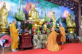 Chư Tăng Q.10 Bố-tát tại chùa Phật Quang