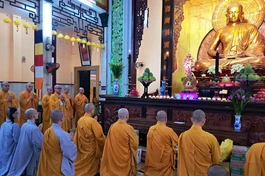 Đoàn cúng dường tại trường hạ chùa Xá Lợi, Q.3, TP.HCM