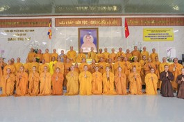 Chư tôn đức Ban Thường trực Ban Trị sự GHPGVN TP.HCM thăm trường hạ chùa Pháp Thành