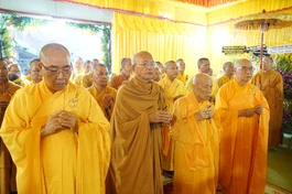 Chư tôn đức Chứng minh Ban Trị sự GHPGVN tỉnh, Ban Thường trực Ban Trị sự GHPGVN tỉnh Bình Thuận dâng hương tưởng niệm