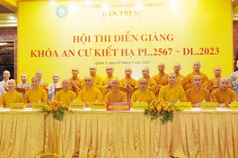 14 vị dự Hội thi diễn giảng chung kết cấp quận tại chùa Minh Đạo lưu niệm cùng chư tôn đức Phật giáo Q.3, Ban Giám khảo hội thi