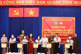 Trao tặng xe đạp đến các học sinh nghèo vượt khó học giỏi