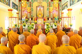 Trang nghiêm khóa lễ Bố-tát tại chùa Pháp Hội của chư Tăng Q.10 