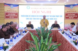 Hòa thượng Thích Huệ Thông phát biểu tại buổi khảo sát thực tế địa điểm tổ chức khóa bồi dưỡng 