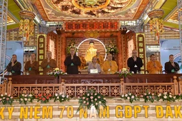Chư tôn đức chứng minh lễ kỷ niệm 70 năm hình thành và phát triển của Gia đình Phật tử tỉnh Đắk Lắk