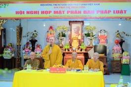 Thượng tọa Thích Tâm Đức, Phó Thường trực Ban Pháp chế T.Ư kiêm trưởng Phân ban phụ trách về Pháp luật phát biểu khai mạc