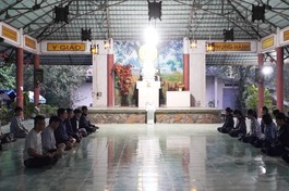 Ngồi thiền buổi sáng 