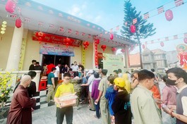 Chương trình “Tết yêu thương - Xuân Giáp Thìn 2024” trao tặng 300 phần quà đến người khó khăn tại P.12, Q.Gò Vấp