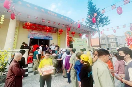 Chương trình “Tết yêu thương - Xuân Giáp Thìn 2024” trao tặng 300 phần quà đến người khó khăn tại P.12, Q.Gò Vấp