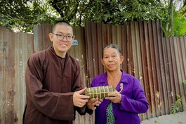 Tu viện Khánh An trao tặng những đòn bánh tét yêu thương