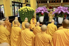 Trưởng lão Hòa thượng Thích Đức Nghiệp, Phó Pháp chủ kiêm Giám luật Hội đồng Chứng minh, Trưởng môn phái tổ đình Vĩnh Nghiêm ban đạo từ chúc Tết đến Tăng Ni và Phật tử