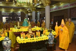 Trưởng lão Hòa thượng Thích Thiện Nhơn sái tịnh đàn tràng Dược Sư tại chùa Minh Đạo