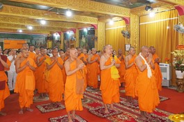 Chư Tăng và Phật tử chùa Candaransi trong khóa lễ rằm tháng Giêng