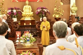 Đoàn Phân ban Gia đình Phật tử T.Ư vấn an đến Hòa thượng Thích Quảng Xả tại chùa Huệ Chiếu, tỉnh Kon Tum