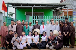 Quỹ Bảo trợ giáo dục Vicaris thăm nhà hai em học sinh được bảo trợ giáo dục