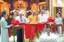 Đại diện Hội tem TP.HCM, chùa Bửu Đà cắt băng khai mạc triển lãm nhân mùa Phật đản Phật lịch 2568
