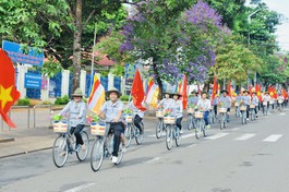 Ban Hướng dẫn Phật tử tỉnh Gia Lai tổ chức diễu hành xe đạp hoa kính mừng Phật đản 