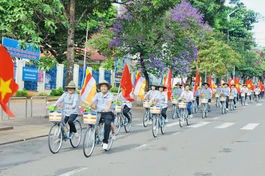 Ban Hướng dẫn Phật tử tỉnh Gia Lai tổ chức diễu hành xe đạp hoa kính mừng Phật đản 