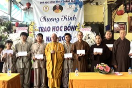 Trao 36 suất học bổng Quảng Tâm đến Tăng Ni và Phật tử