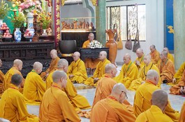 Chư Tăng Q.Gò Vấp Bố-tát tại trường hạ chùa Huỳnh Kim (Q.Gò Vấp, TP.HCM)