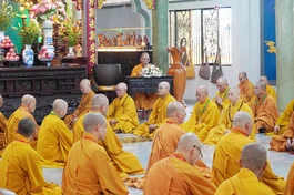 Chư Tăng Q.Gò Vấp Bố-tát tại trường hạ chùa Huỳnh Kim (Q.Gò Vấp, TP.HCM)