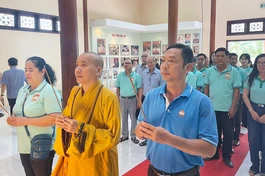 Đoàn Ủy ban MTTQVN P.Phú Hữu và chùa Thiền Giác dâng hương tại Khu di tích lịch sử Láng Le Bàu Cò