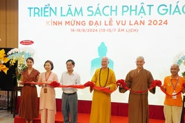Lễ kết hoa khai mạc triển lãm sách Phật giáo tại chùa Vĩnh Nghiêm