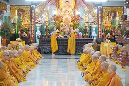 Khóa lễ tác pháp Tự tứ tại chánh điện chùa Huỳnh Kim