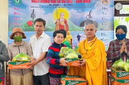 Chùa Thiên Nguyên tặng quà Vu Lan đến người dân địa phương