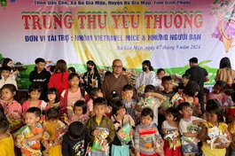 Chùa Hương Lâm tặng quà trung thu đến các em thiếu nhi