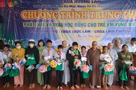 Trao học bổng đến học sinh và tặng quà trung thu tại huyện Bù Gia Mập, tỉnh Bình Phước 