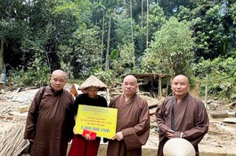 Ban Trị sự GHPGVN Q.10 trao trực tiếp hỗ trợ đến từng gia đình bị sập nhà do bão số 3 tại tỉnh Yên Bái