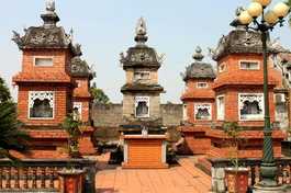 Năm ngọn tháp trong chùa Ninh Phúc - Ảnh: Báo An Ninh Hải Phòng