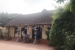 Chùa Linh Ứng thường gọi theo tên nơi dựng chùa là chùa Mai Trai, Sơn Tây, Hà Nội