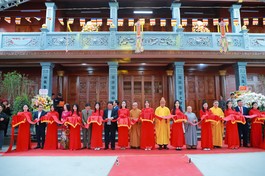 Cắt băng khánh thành Tổ đường chùa Quang Đàm