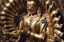 Quan Âm nghìn tay nghìn mắt 